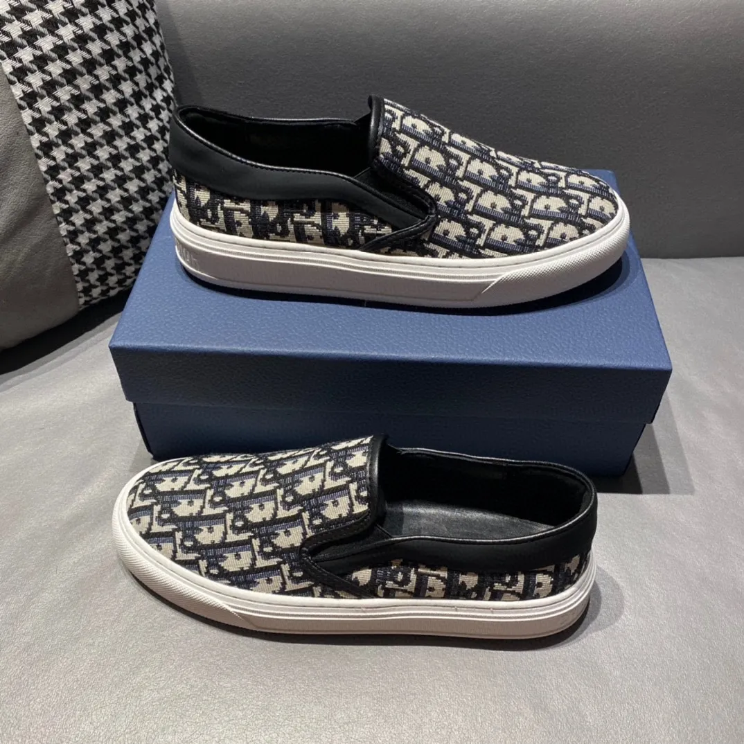 Factory price 340, Dior series casual shoes 👟🔥🕷🕷【Dior】Dior New casual men's shoes are launched in Hong Kong counters. Official website 1:1 production. Original Italian materials. Designed by European and American masters. Perfect shape to create counter quality, solid color rubber wear-resistant outsole and classic dazzling head! Super versatile and very comfortable. High-end without losing taste, fashionable and novel! ! Absolute focus! Code number: 38-45